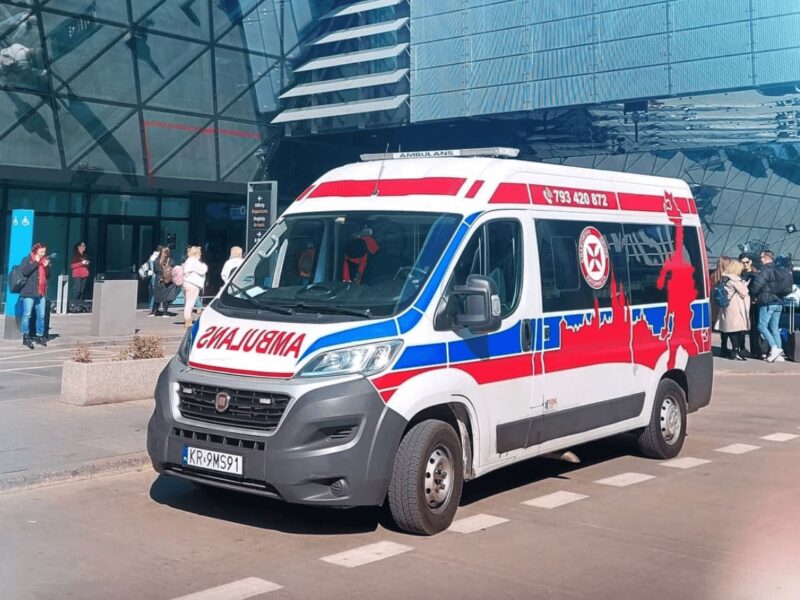 Transport karetką - co musisz wiedzieć przed wezwaniem pomocy