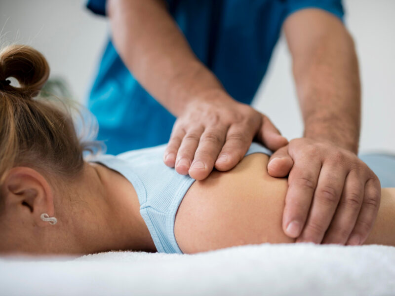 Jak poprawić mobilność bioder przy pracy siedzącej – skuteczne ćwiczenia